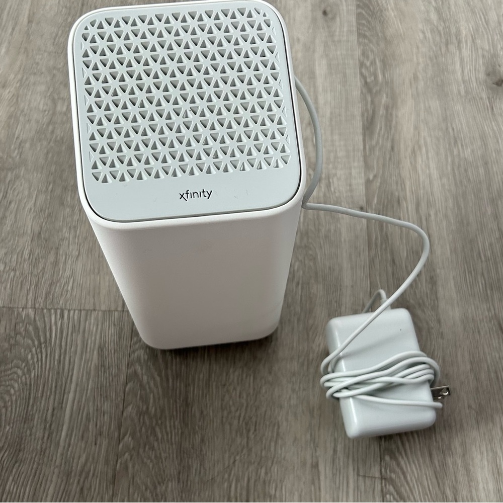 Comcast XFinity XB7-CM WiFi Modem Router
